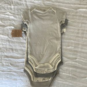 Baby onesie 5 piece set 9-12 month 100% Cotten farm animal designs